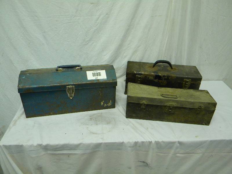 lot 134 image: Vintage Tool box lot