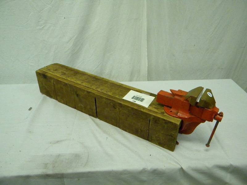 lot 146 image: Clamp on Bench Vise