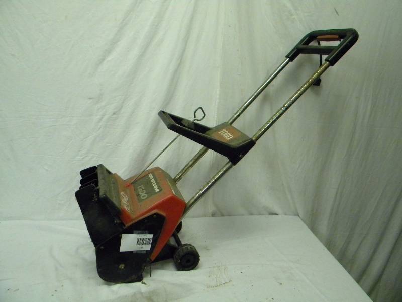 lot 171 image: Toro Snow Thrower