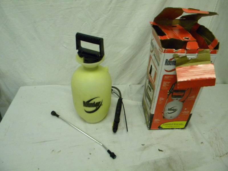lot 172 image: Round Up Garden Sprayer