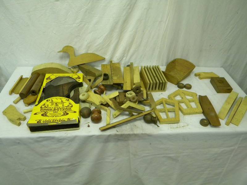 lot 189 image: Misc Wooden Objects Lot