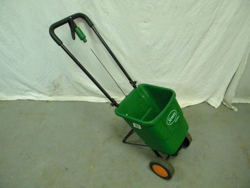 lot 213 image: Scotts Spreader