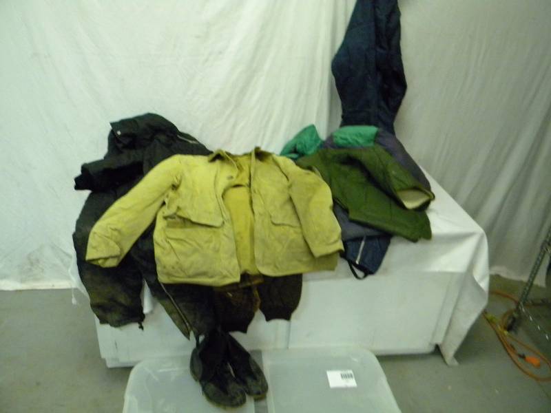 lot 215 image: Vintage Winter Clothing Lot