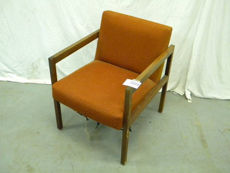 lot 220 image: Mid Century Chair
