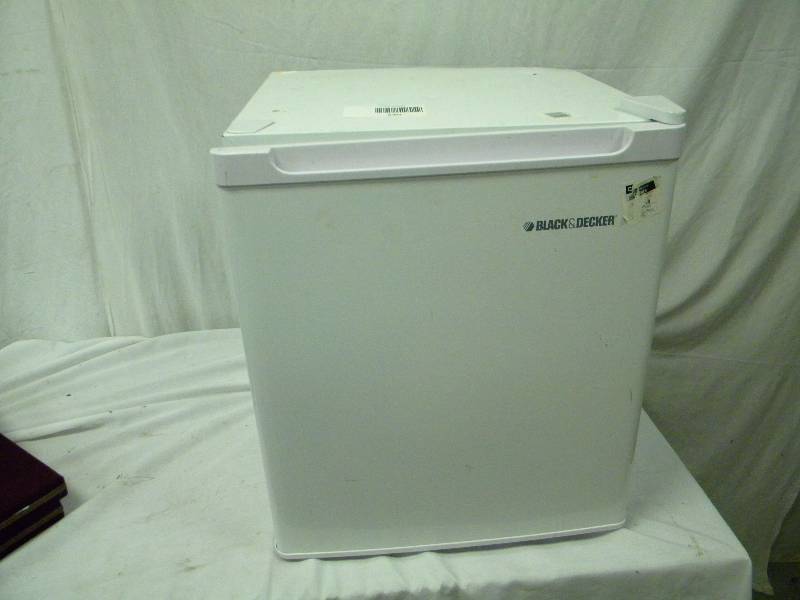 lot 230 image: Mini Fridge