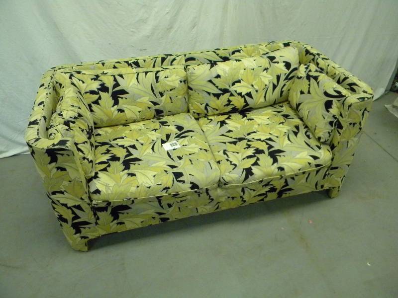 lot 4 image: Couch