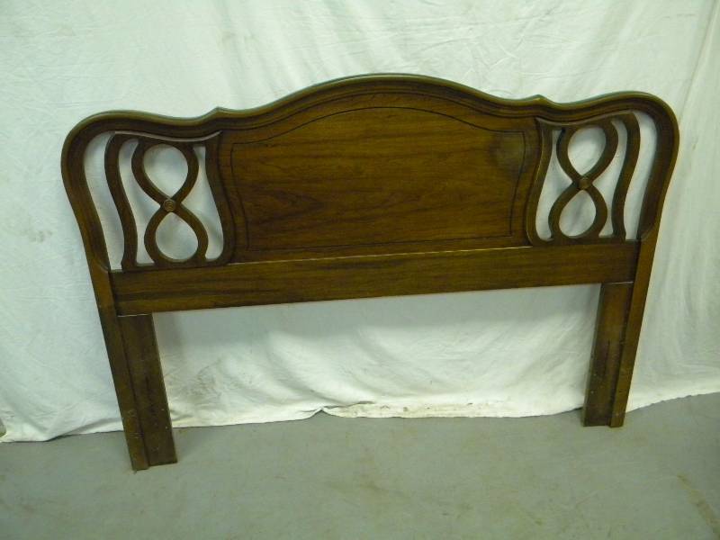 lot 6 image: Wood Headboard