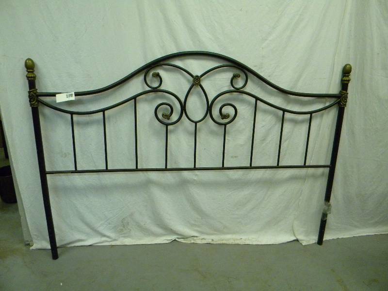 lot 5 image: Metal King Size Headboard