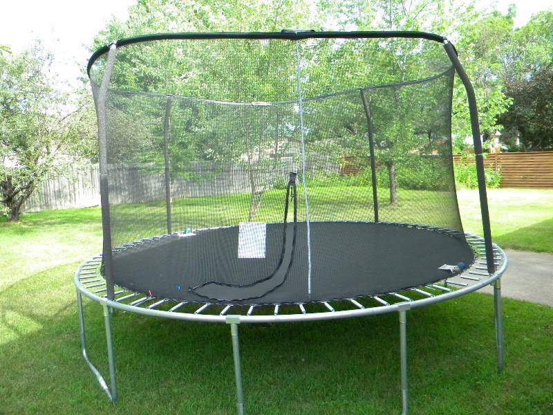 lot 3 image: Trampoline