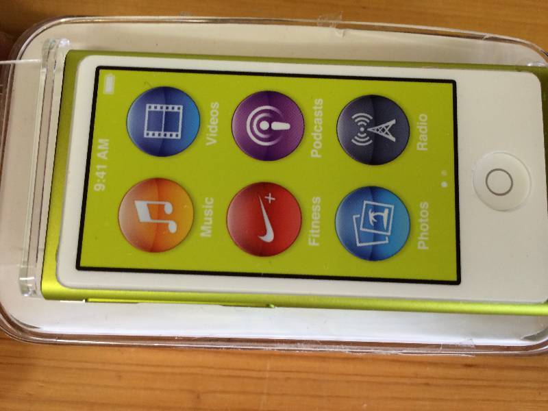 Apple iPod nano 16GB Silver (7th Generation) NEWEST MODEL yellowgreen  retail $150