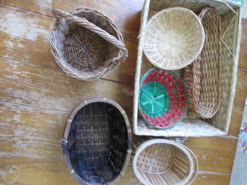 mixed lot of assorted baskets ...