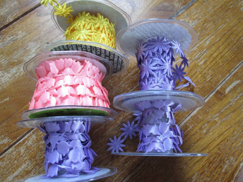 lot of 5 spring themed and shaped r...