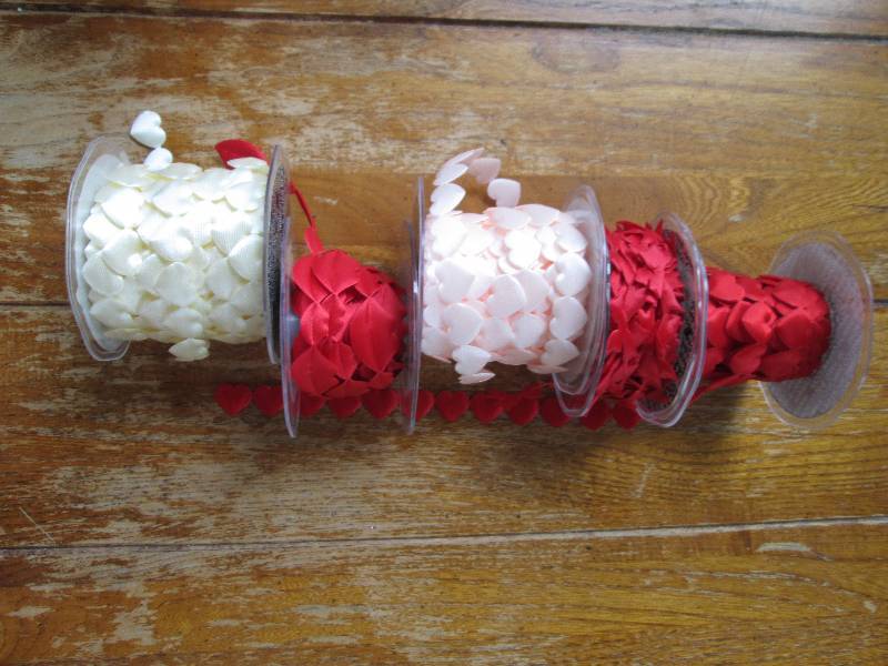 lot of 5 used valentines day themed...