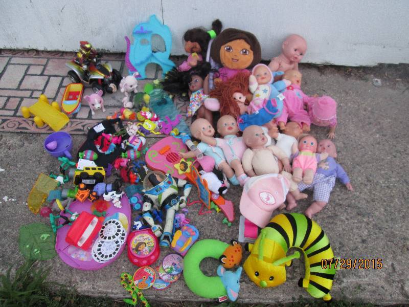 Disnay Dora girls toy set...