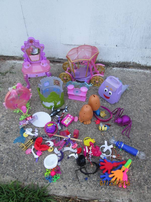 Disney Dora girls toy set...
