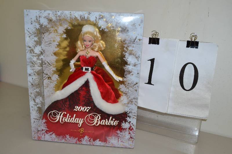 lot 10 image: 2007 Holiday Barbie