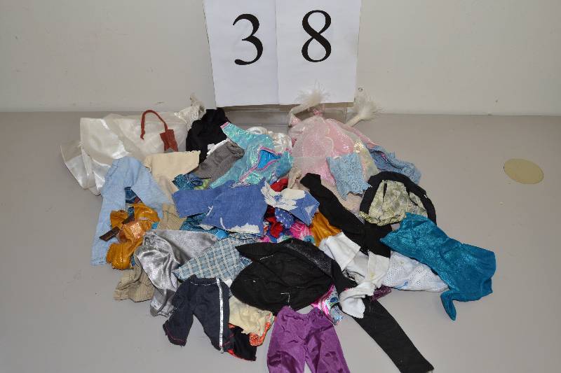 lot 38 image: Barbie doll clothes