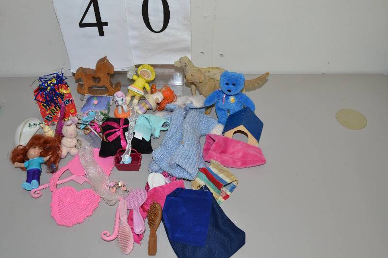 lot 40 image: Misc. Doll items