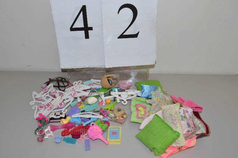 lot 42 image: Barbie doll accessories