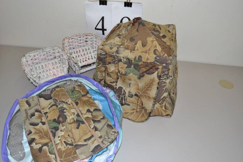 lot 49 image: Doll accessories