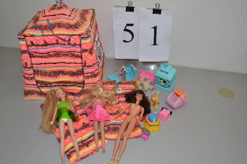 lot 51 image: Barbie dolls