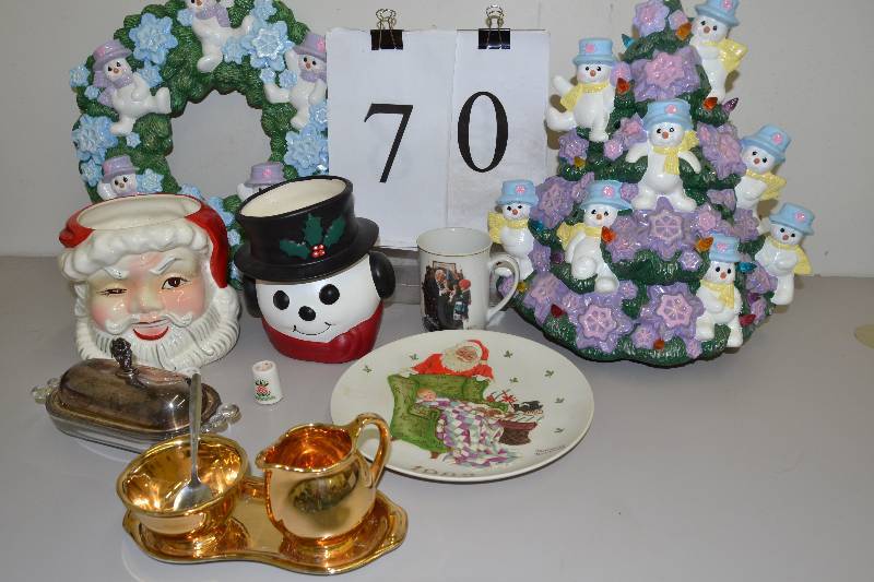 lot 70 image: Collectable Christmas