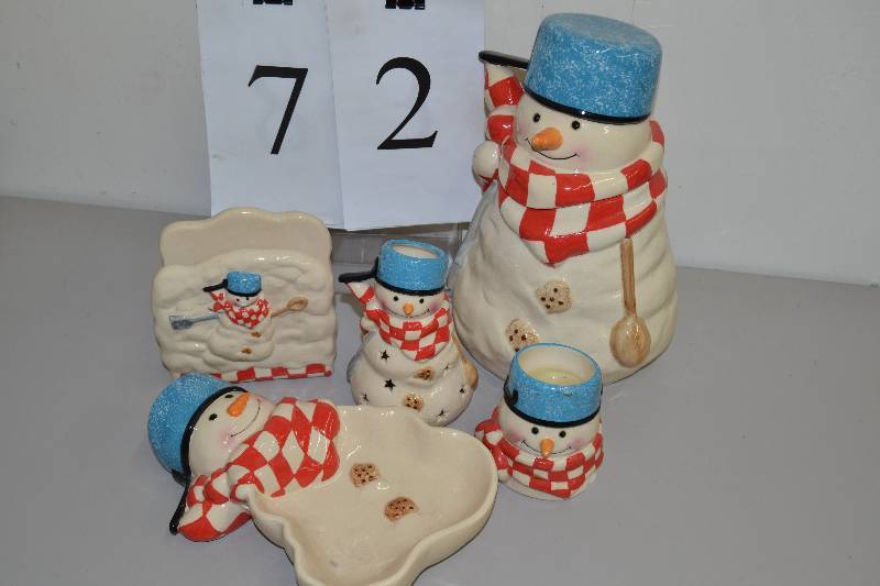 lot 72 image: Snowmen