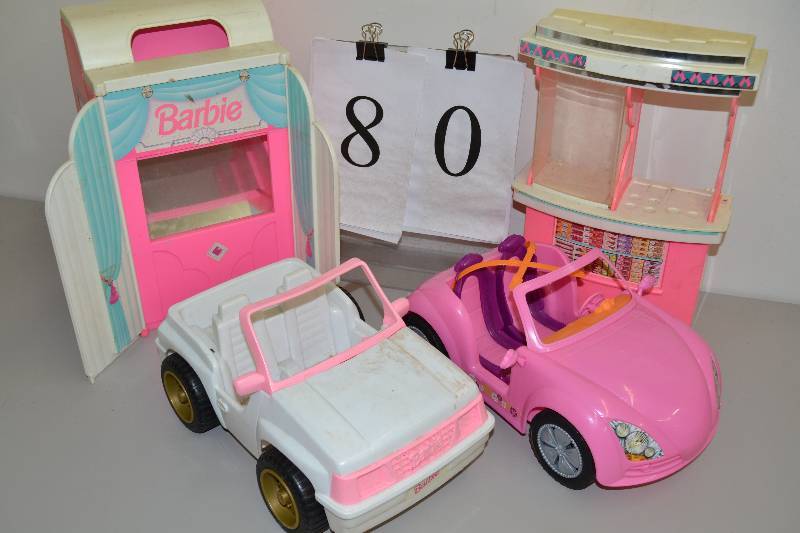 lot 80 image: Barbie Accessories