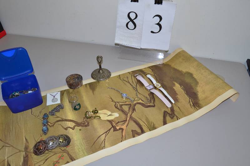 lot 83 image: Jewelry