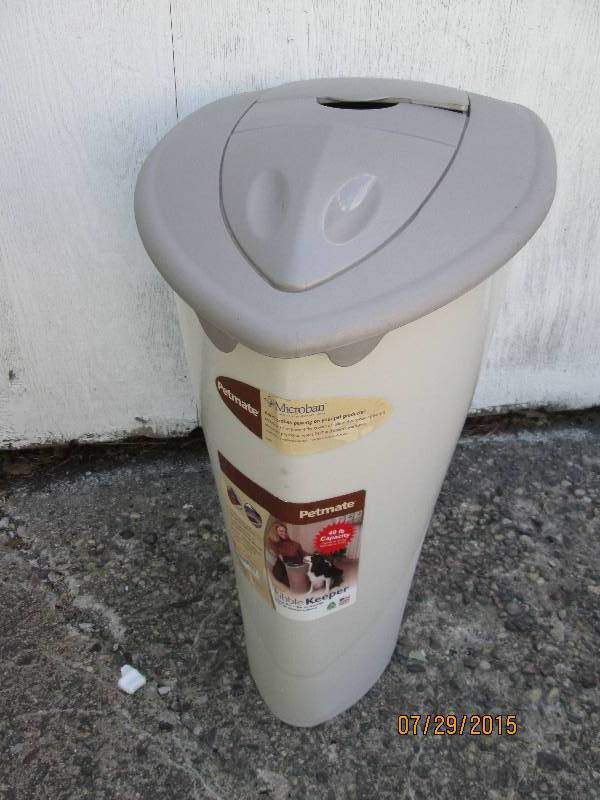 Very clean pet food bin with Microb...