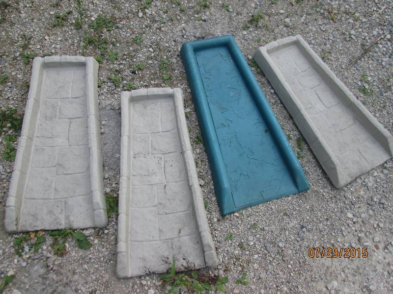 Lot of trays for under gutter downs...