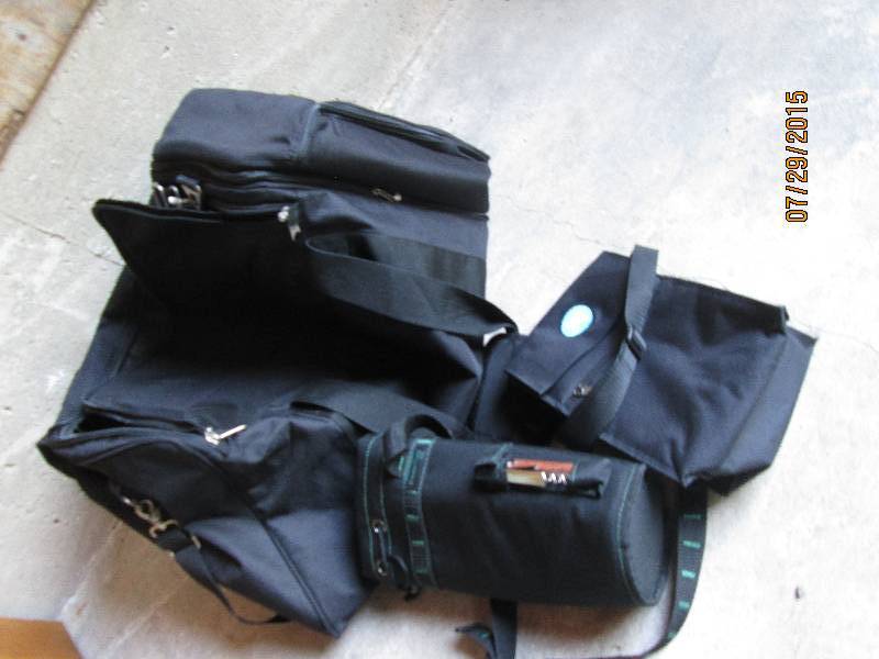 Wine cooler bag with wine bottle to...