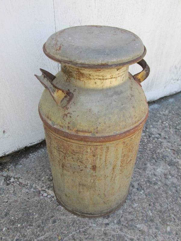 Milk pail in good condition with co...