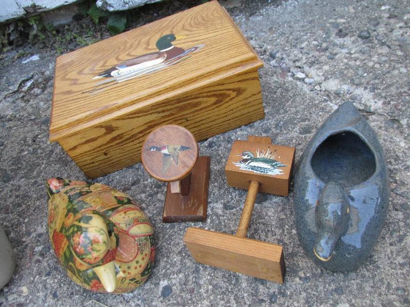 Duck themed wood dcor, box, clip,...