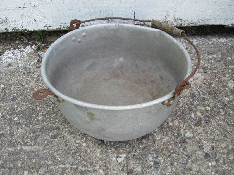 Vintage metal pot with handle...