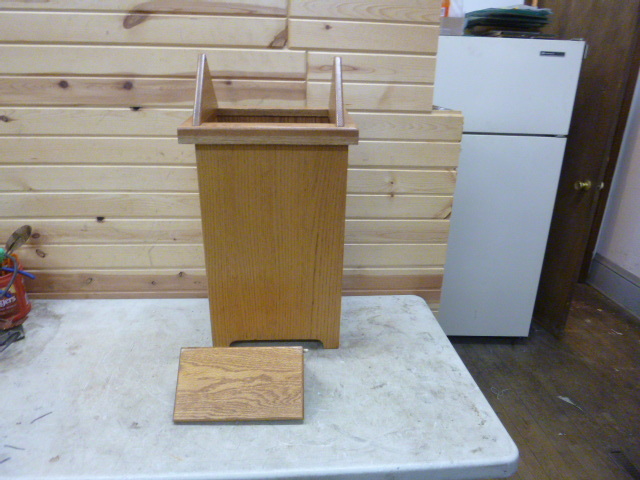Oak Garbage Can Holder
