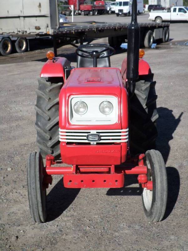 Shibaura Deluxe SD2200D Tractor, 2-...