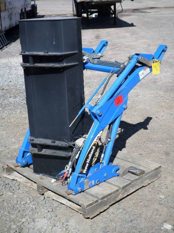 lot 2 image: New Holland 12LA Tractor Loader Wit...