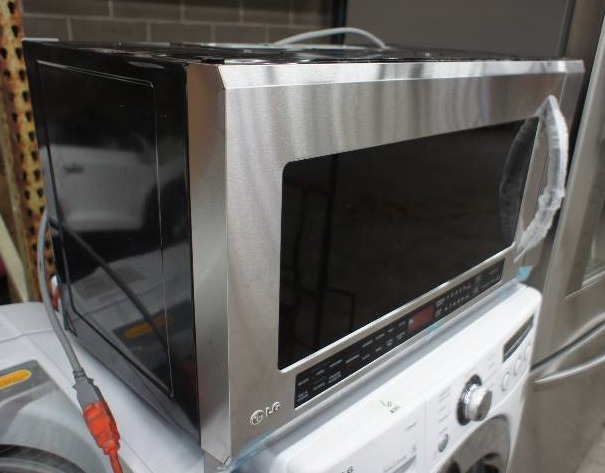 LG Microwave - Model # (LMV1813ST)