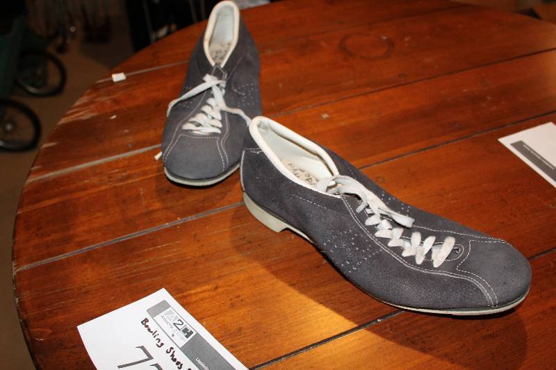 lot 77 image: Bowling Shoes Size 11.5.