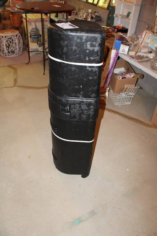 lot 74 image: Golf Bag Travel Case Hard Shell Plastic 50.5 Height.