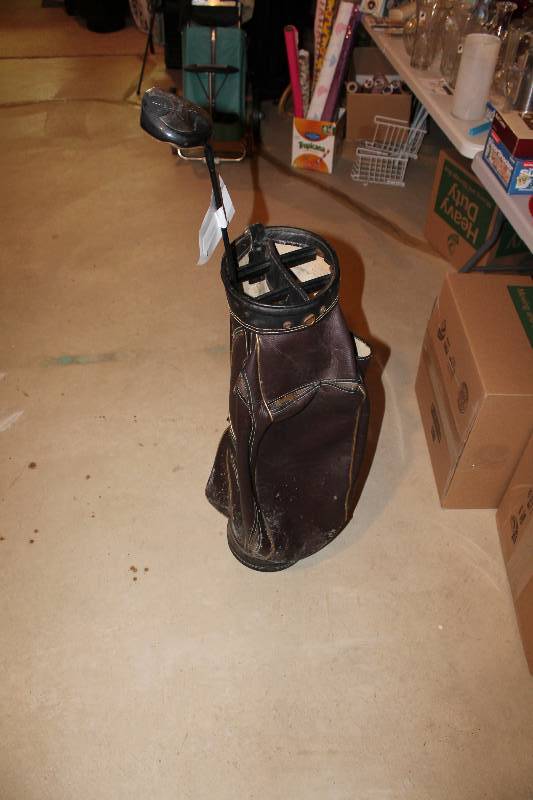 lot 63 image: Golf Bag wDriver.