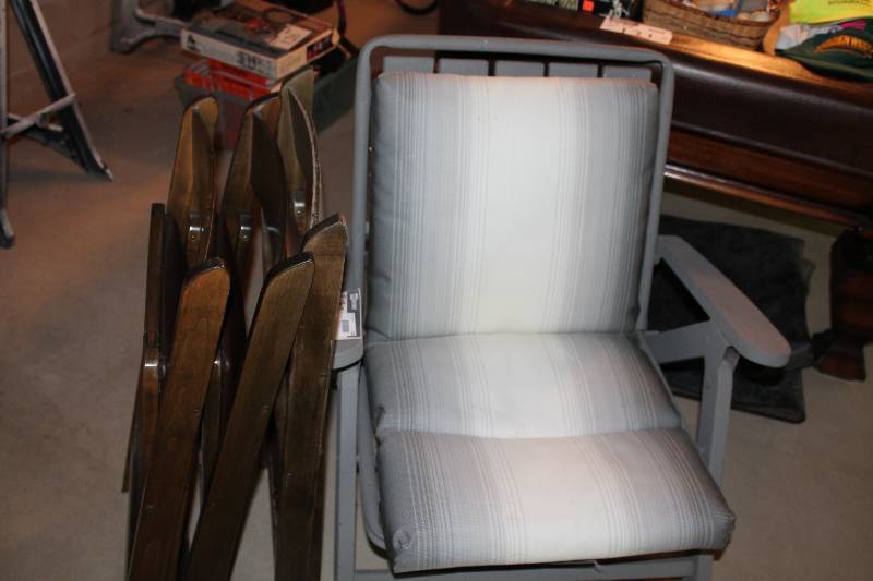 lot 142 image: Lot of (4) Wooden Folding Chairs (3) Folding Chair wArm Rests.