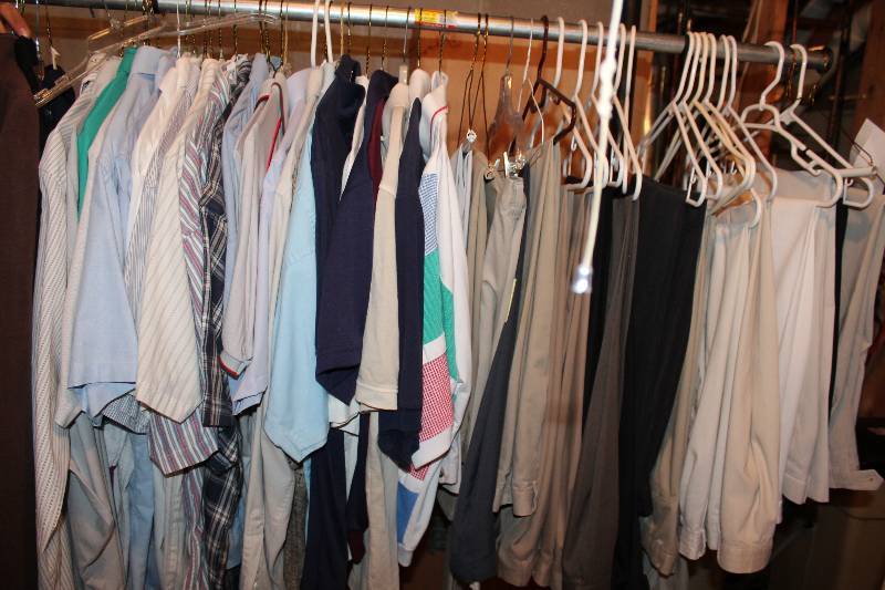 lot 159 image: Mens Clothing Lot Including Button-Ups Tee-Shirts Sweat Shirts And More.