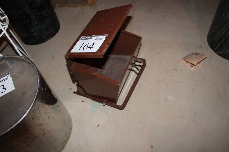 lot 164 image: The Absolute Squirrel Proof Bird Feeder.