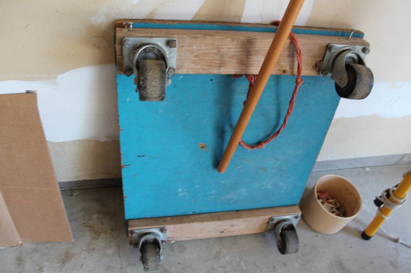 lot 39 image: Wooden Dolly wWheels 23 x 28.