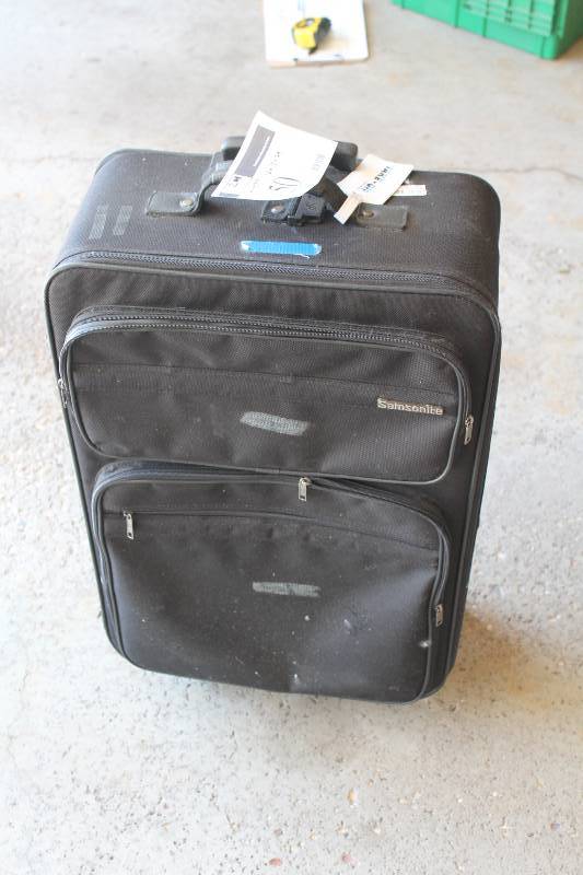 lot 50 image: Samsonite Suitcase wWheels & Pull Handle 10 x 18 x 29.
