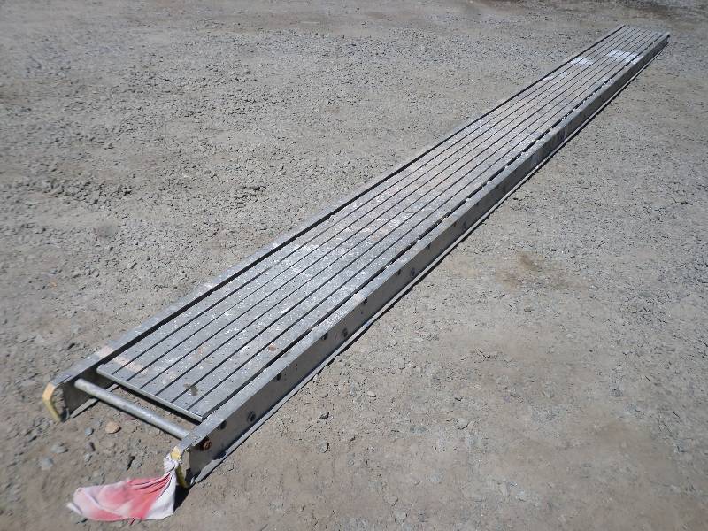 lot 2 image: Werner Model 2628 Aluminum Commerci...
