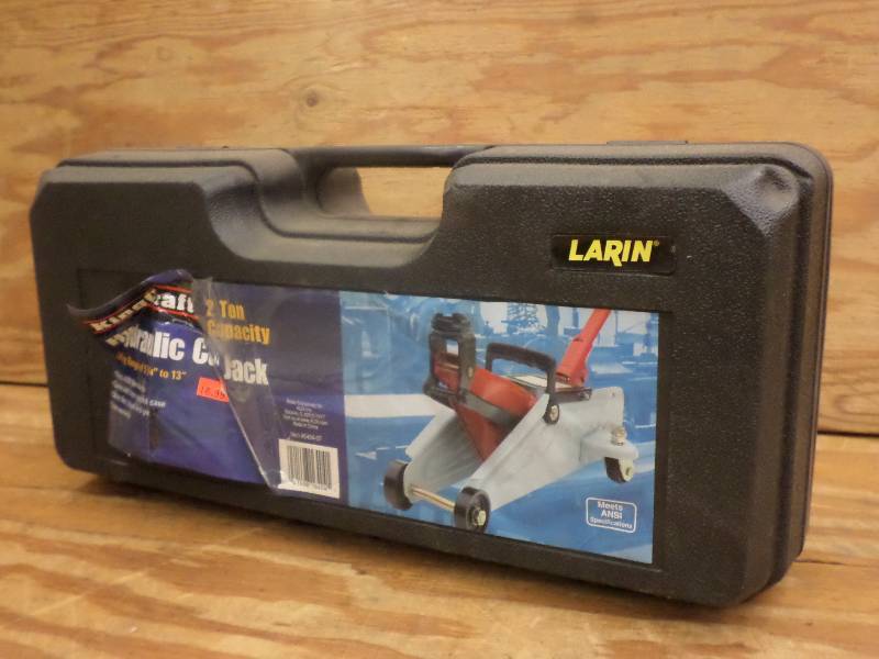 lot 30 image: New Larin 2-Ton Floor Jack with Cas...
