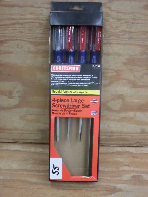lot 55 image: New Craftsman 4-Piece Large Screwdr...
